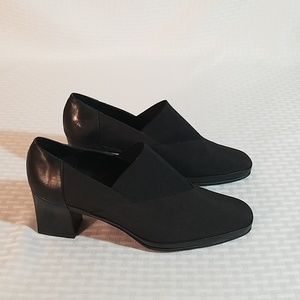 Van Eli East Black Canvas Slip On Heels 9M